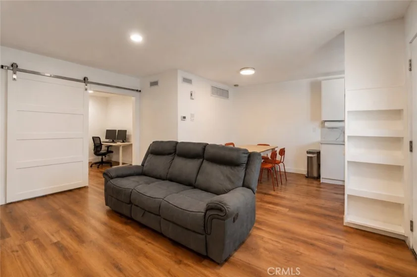 2900 Madison photo 3