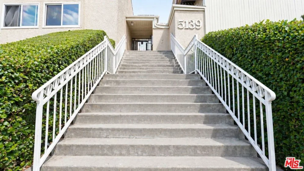 5139 Balboa Boulevard #12 photo 38