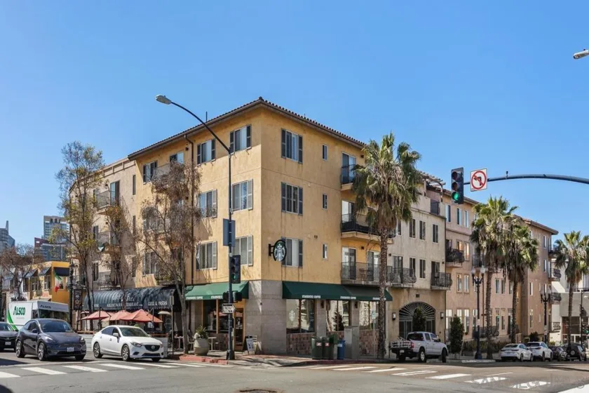 801 W Hawthorn Street #301 photo 27
