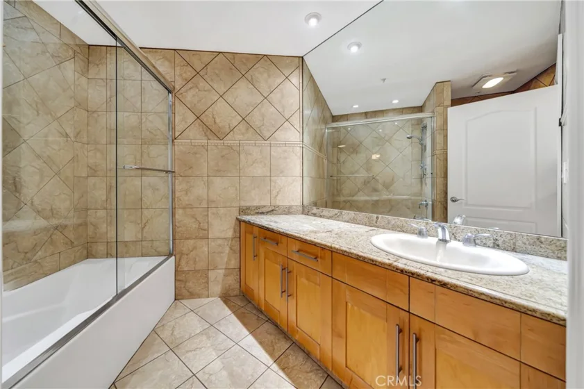 4477 Woodman Avenue #305 photo 23