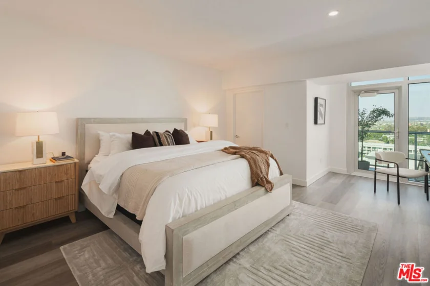 13600 Marina Pointe Drive #1605 photo 13
