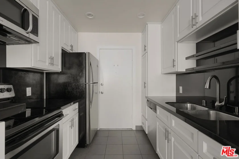 960 Larrabee Street #218 photo 8