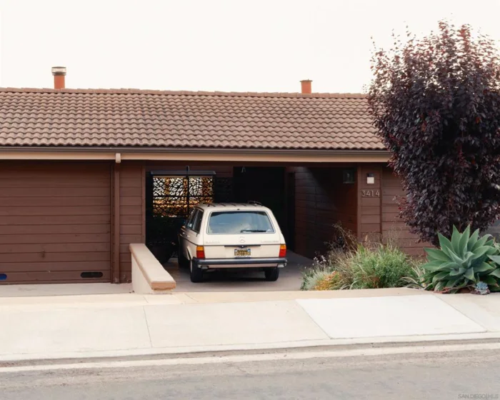 3414 Columbia photo 1