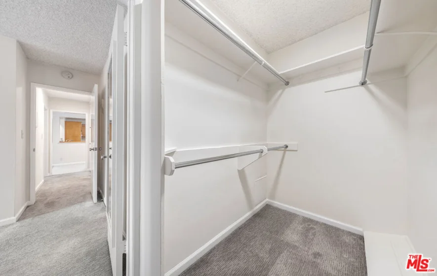 6250 Buckingham #204 photo 33