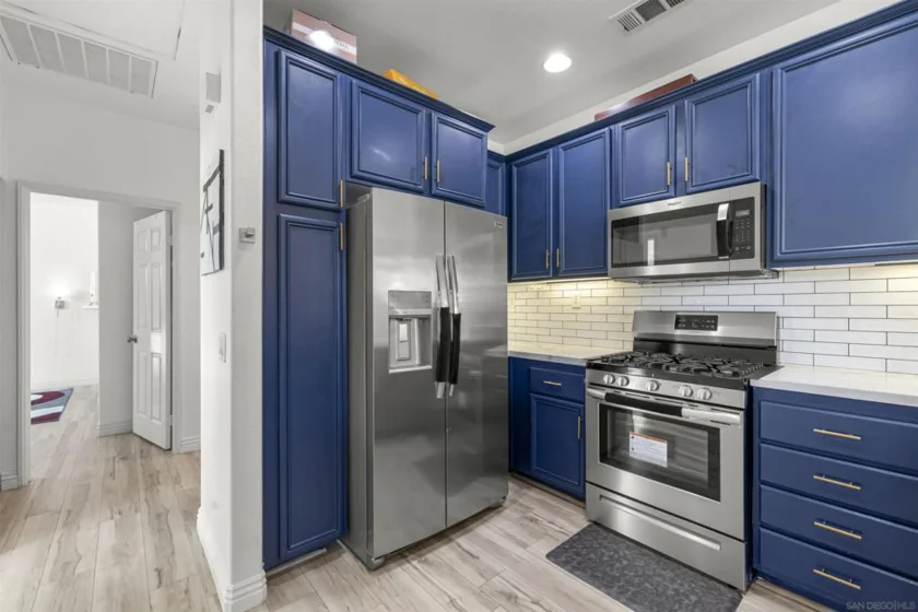 1800 E Lakeshore 1212 photo 4