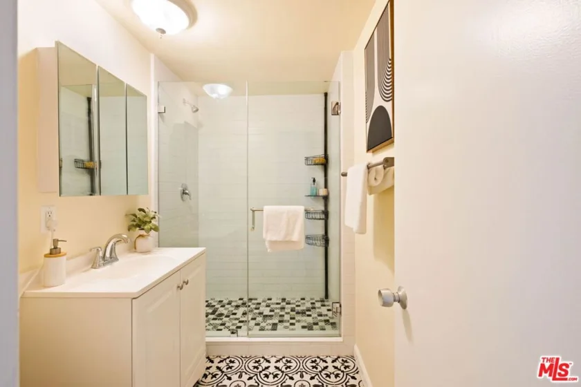 969 Hilgard Avenue #307 photo 9