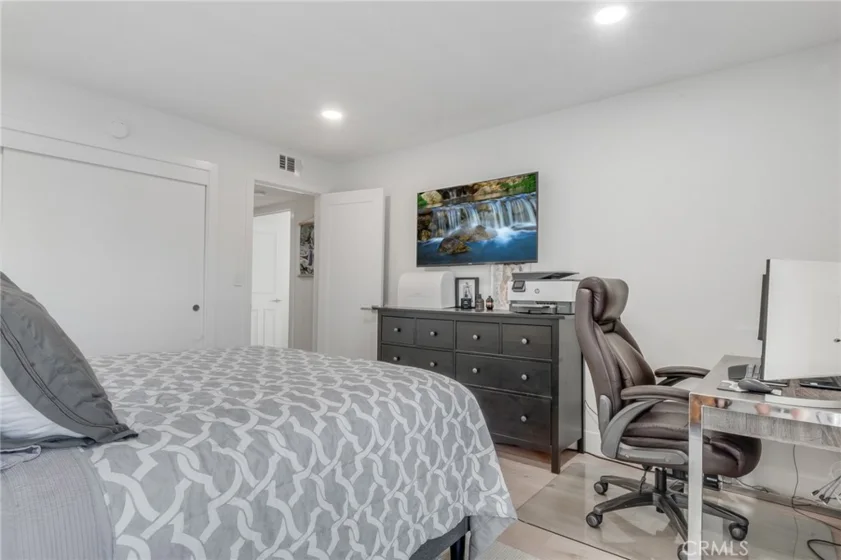 6330 Riviera photo 26