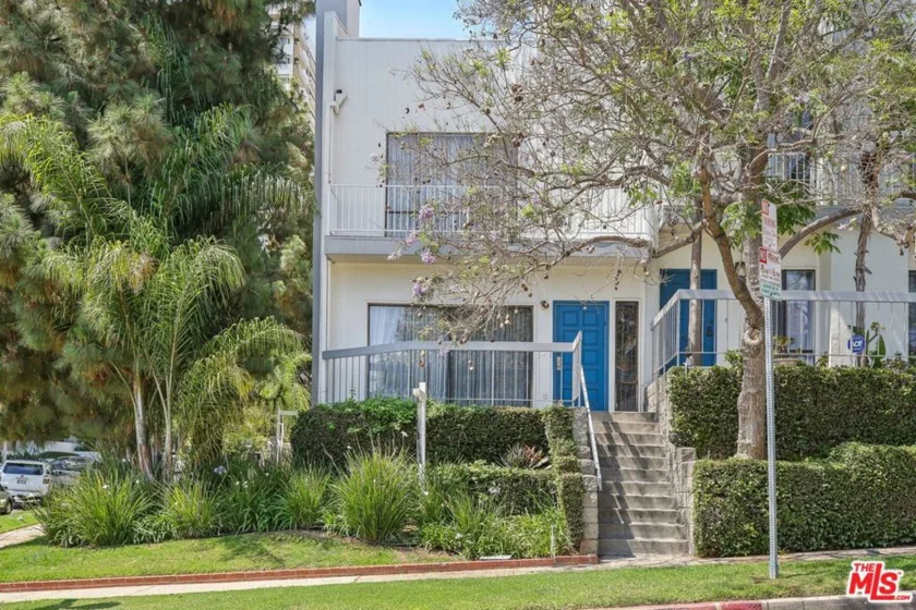 1220 Manning Avenue #1 photo 1