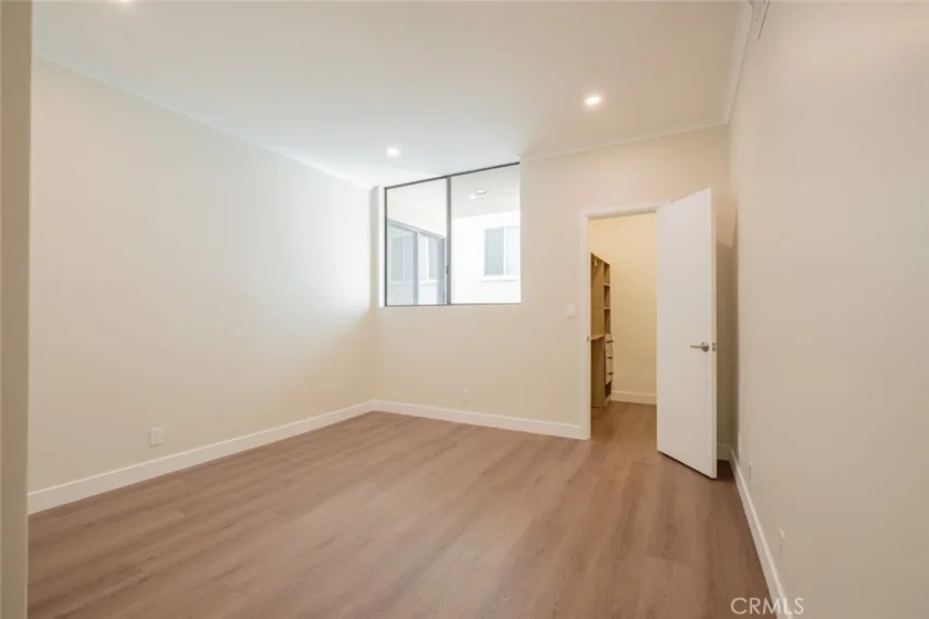 1305 N Columbus Avenue #112 photo 17
