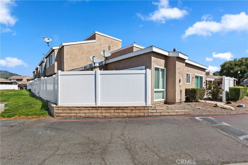 44592 La Paz Road photo 1