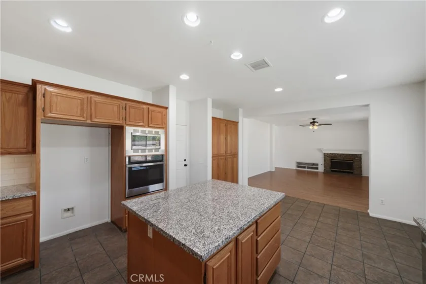 38090 Sherwood Street photo 17