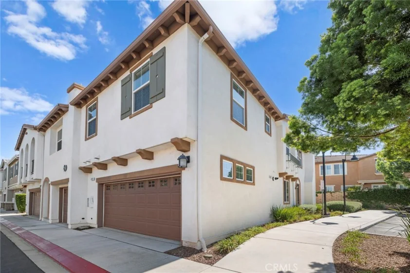 43130 Avenida Abril photo