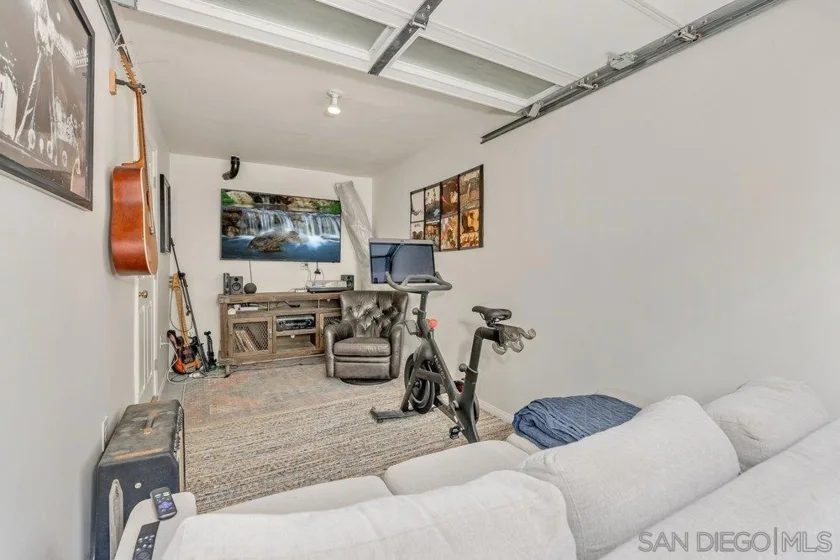 711 Island Court #B photo 15