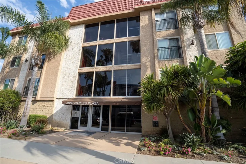 5959 E Naples Plaza #207 photo 1