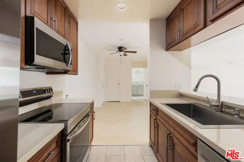 5460 White Oak Avenue #K103 photo 7
