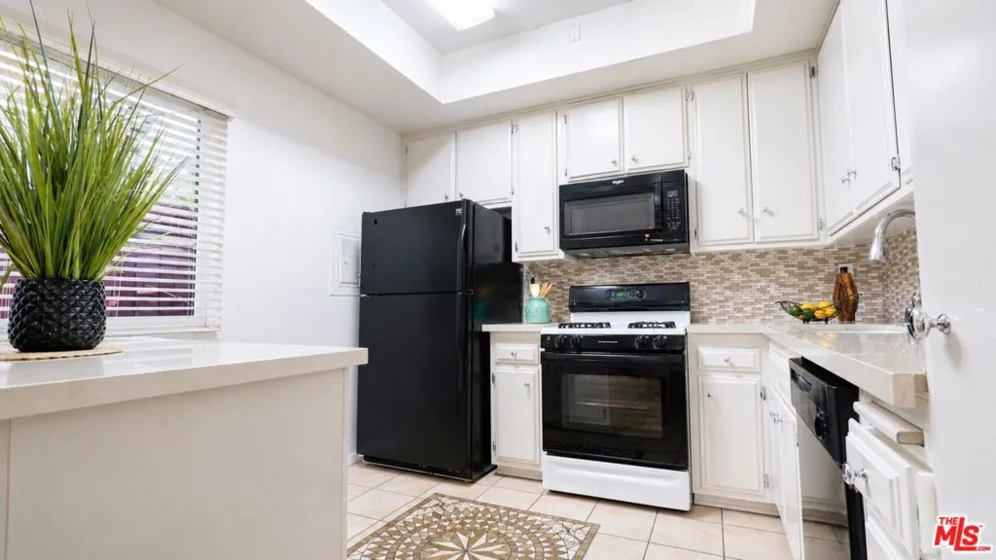 5139 Balboa Boulevard #12 photo 21