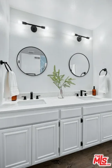 21811 Saticoy Street #23 photo 7