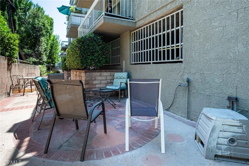 4536 Colbath Avenue #102 photo 20
