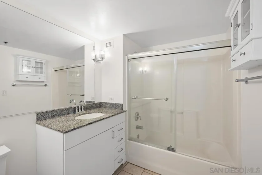 425 W Beech Street #721 photo 11
