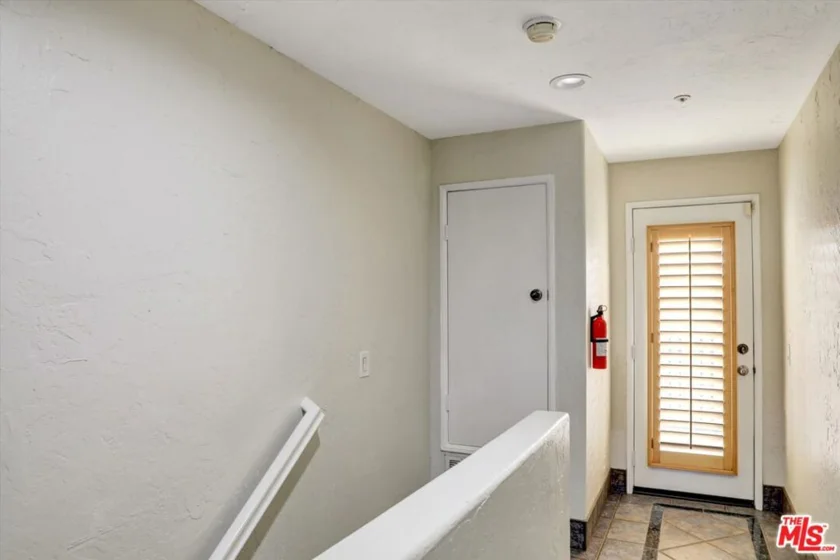 630 E Walnut Street photo 17
