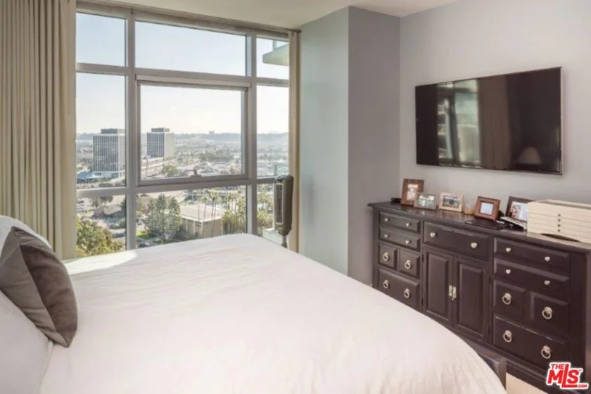 13700 Marina Pointe Drive #1725 photo 8