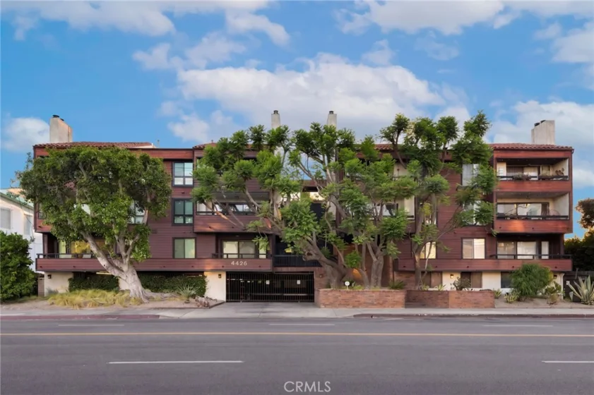 4425 Whitsett Avenue #210 photo 3