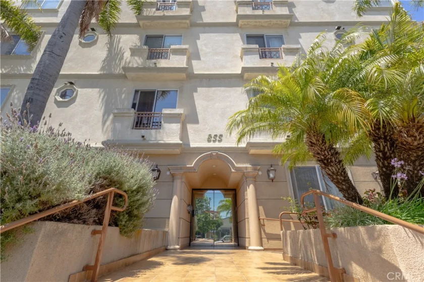 855 Wilcox Avenue #401 photo 1