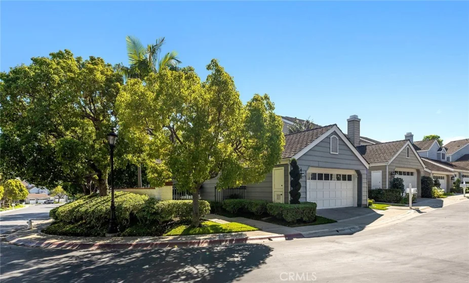 55 Hillsdale Drive photo 1
