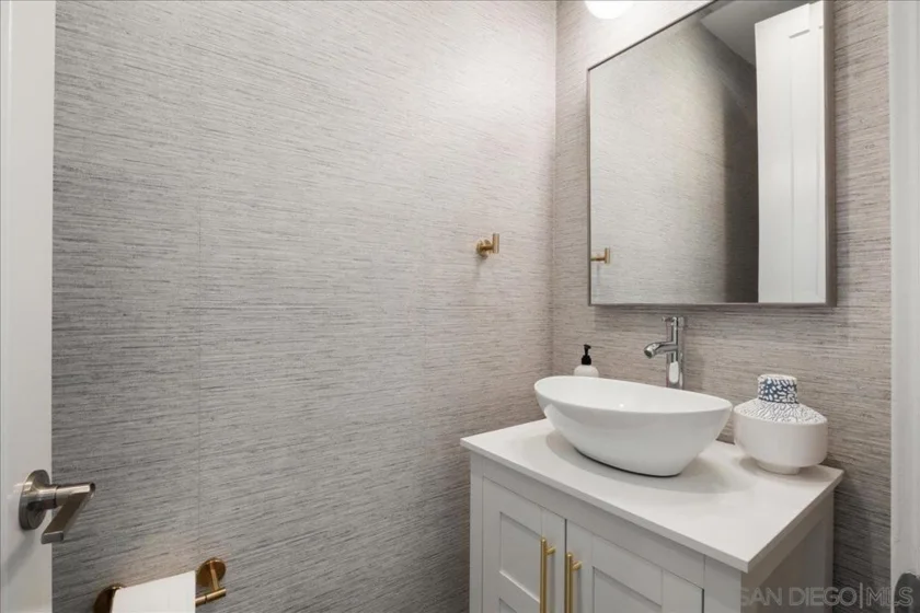 2055 5th Avenue photo 19