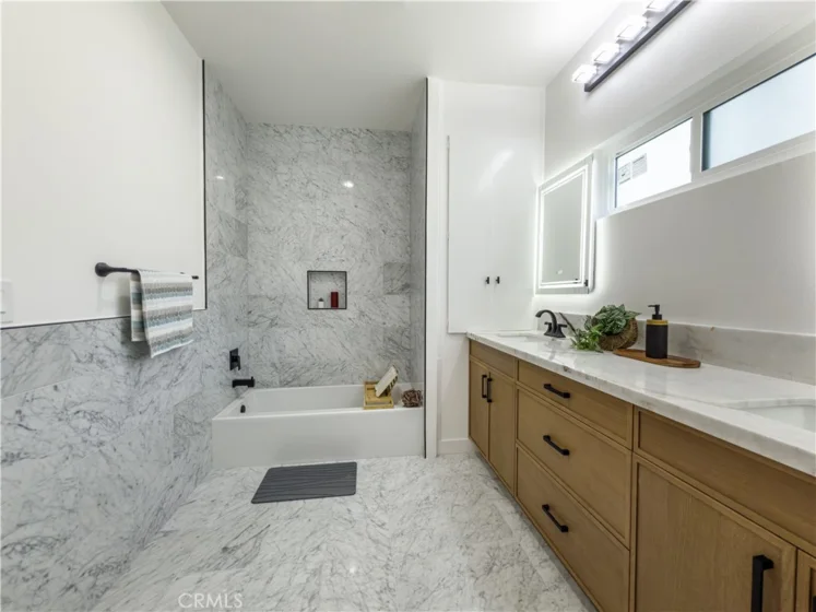 1944 Glendon Avenue #209 photo 44
