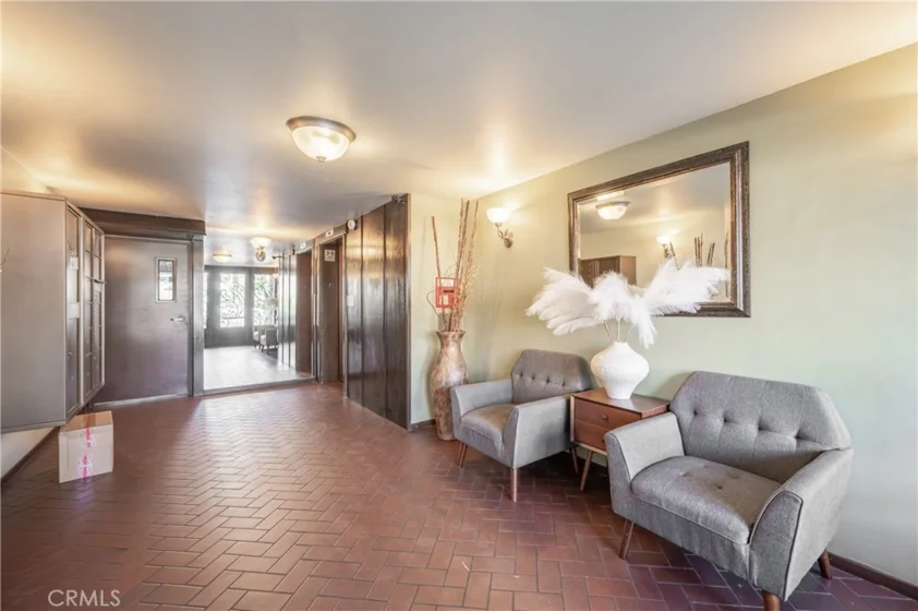 11560 Moorpark Street #204 photo 27