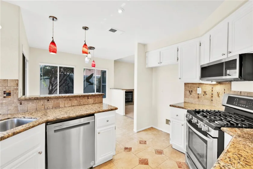 39909 Via Castana photo 19