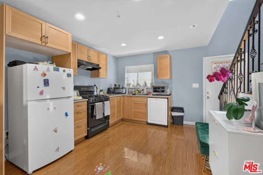 14618 Gilmore Street #4 photo 1