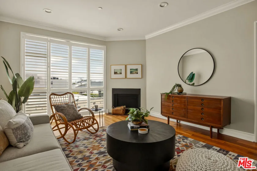 837 N Hudson Avenue #402 photo 1