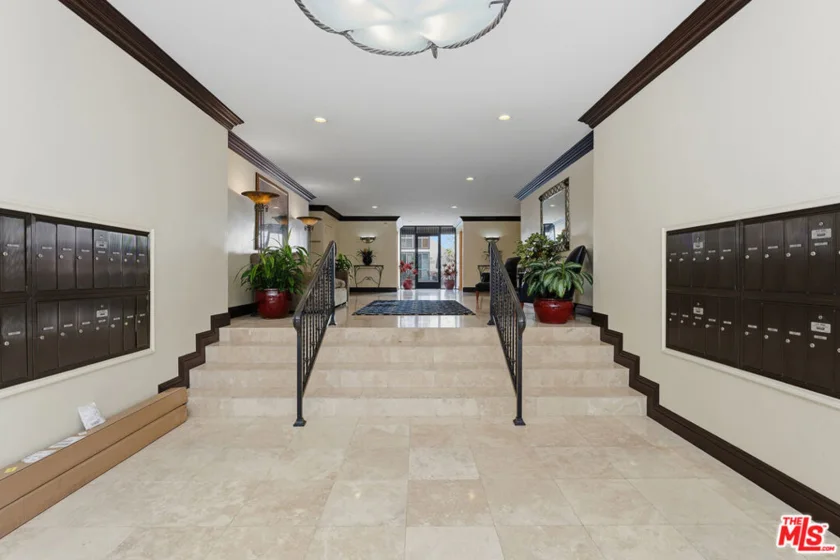 1015 N Kings Road #110 photo 30