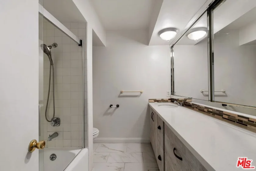 7560 Hollywood Boulevard #309 photo 25