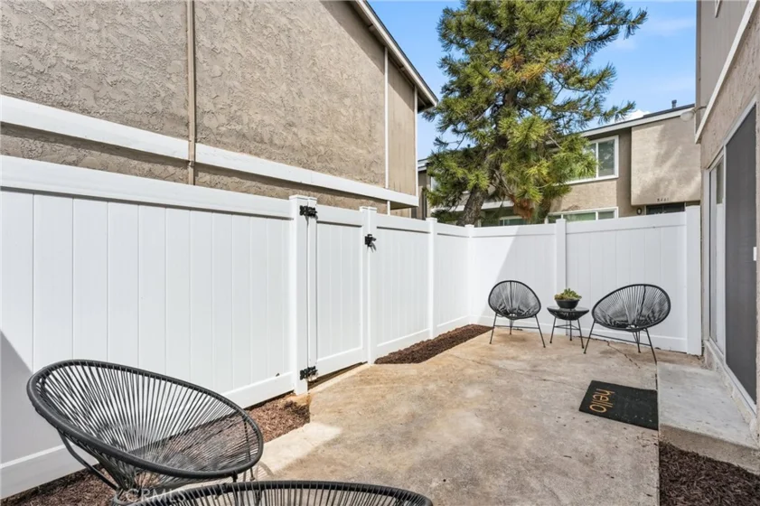 8437 El Arroyo photo 14