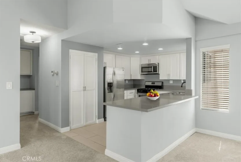 4561 Warner photo 7