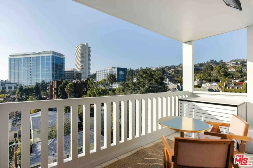 999 N Doheny Drive #702 photo 2