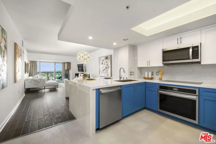 13700 Marina Pointe Drive #809 photo 5