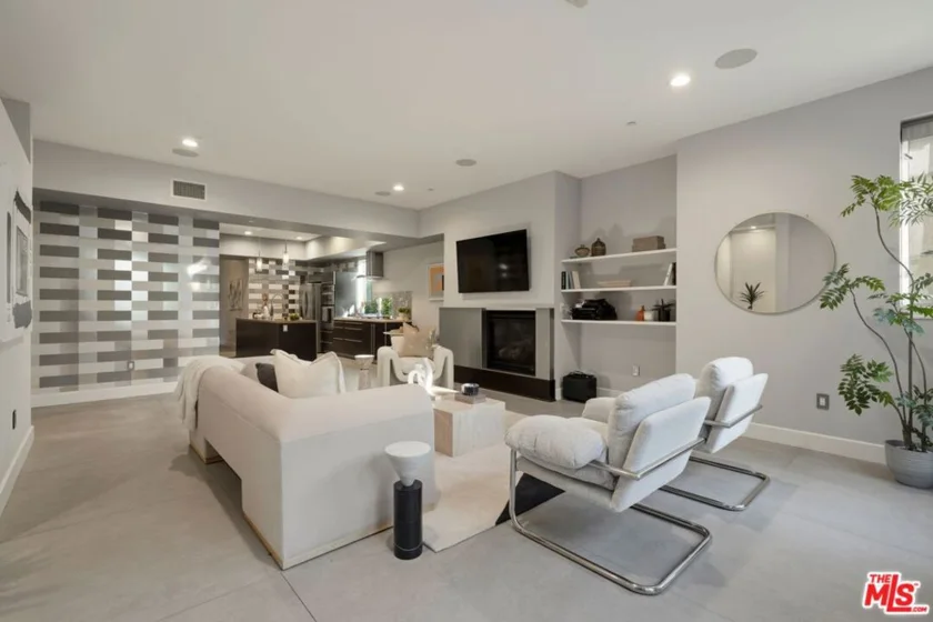 1250 N Harper Avenue #302 photo 3