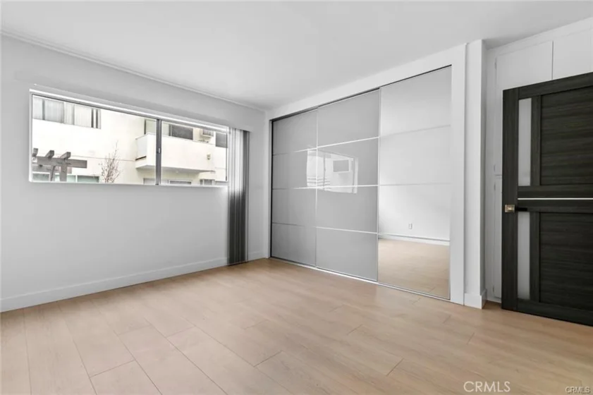 960 Larrabee #120 photo 6