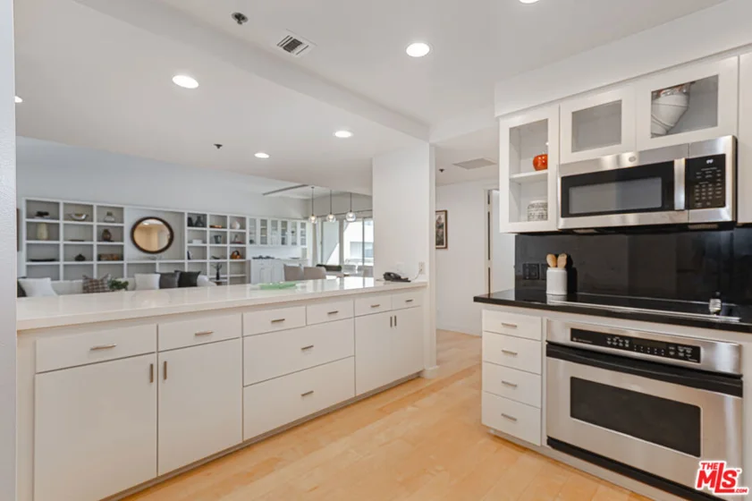 10445 Wilshire Boulevard #1402 photo 16
