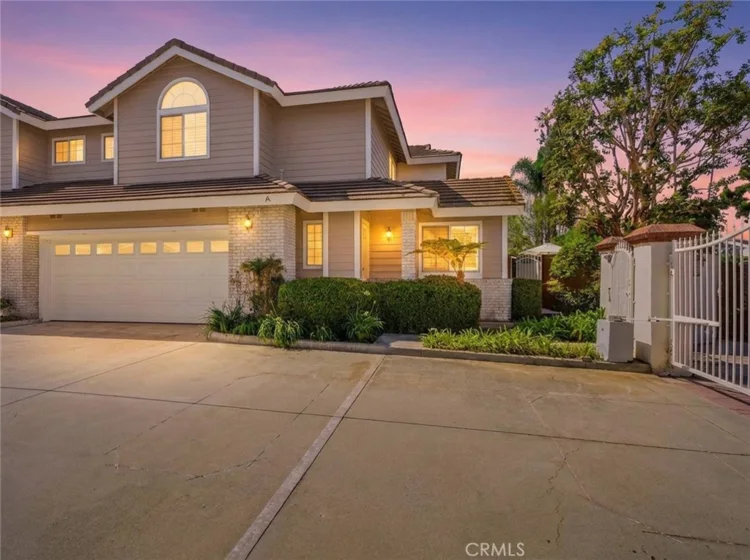2680 Orange photo 1