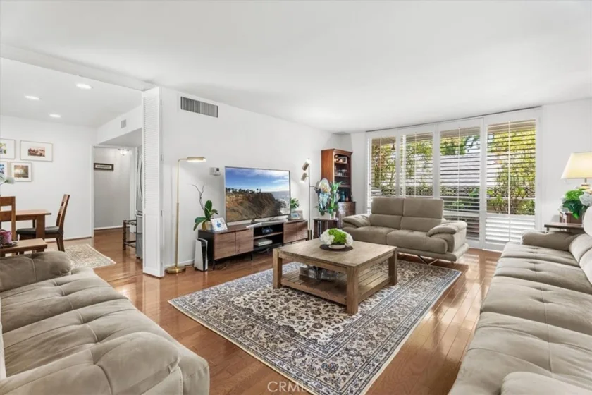 15248 Dickens Street #205 photo 2