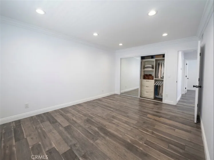 5354 Lindley #204 photo 21