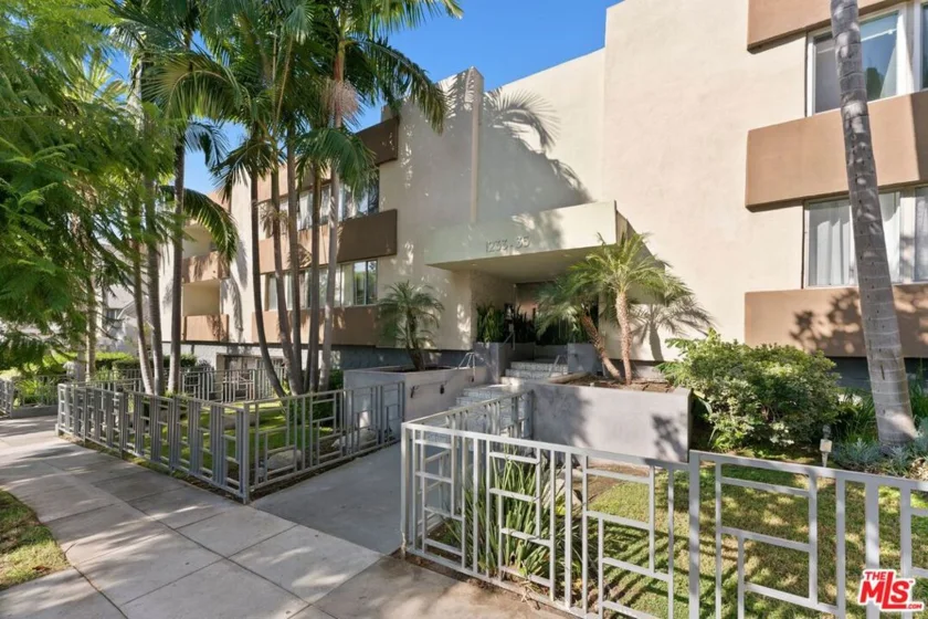 1233 N Laurel Avenue #109 photo 19