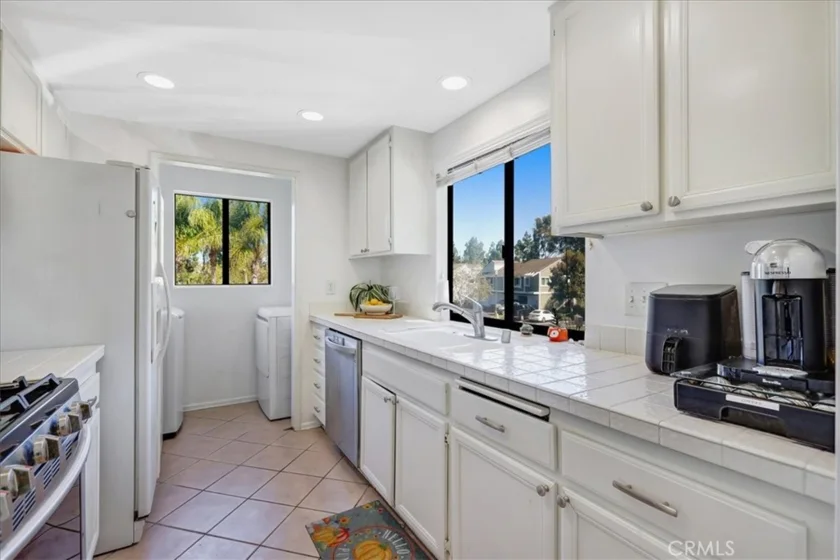 75 Cambria photo 30