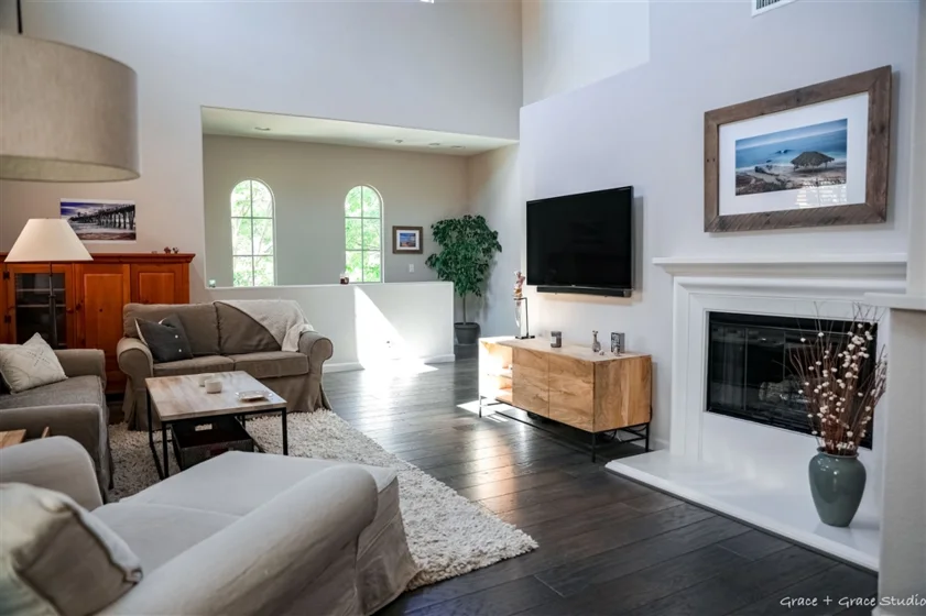 2033 Silverado Street photo 1