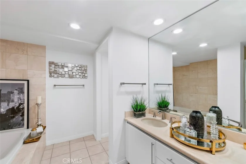850 E Ocean Boulevard #205 photo 35